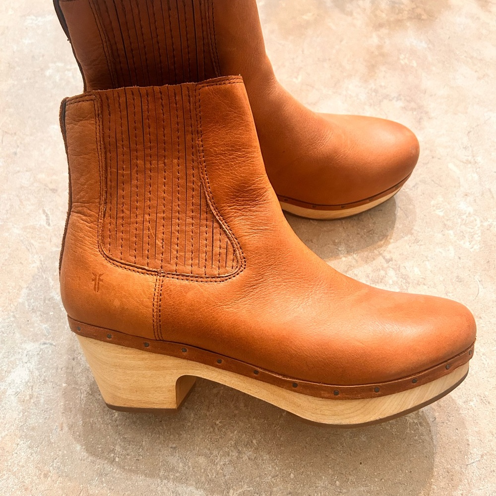 Women News/o tag Frye Cognac Leather Millie Chelsea Clog Boots 9M